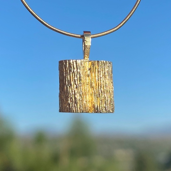 14K Real Yellow Gold Bark Finish Set with Genuine Diamonds Pendant - Picture 10 of 12